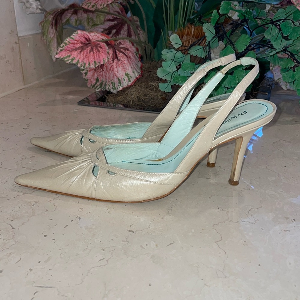 Privilege all leather, beautiful off-white heels sling back